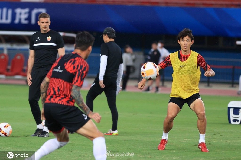 上海海港备战训练