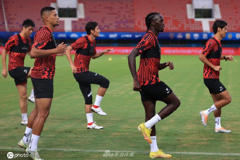 上海海港备战训练