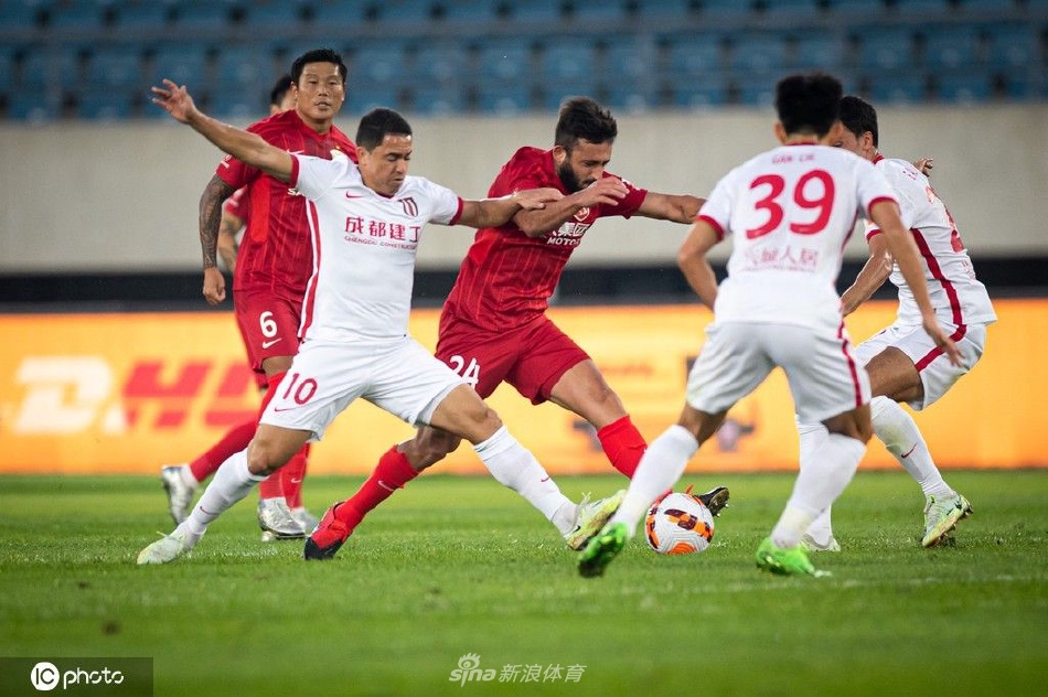 [中超联赛]海港3-0成都 武磊梅开二度