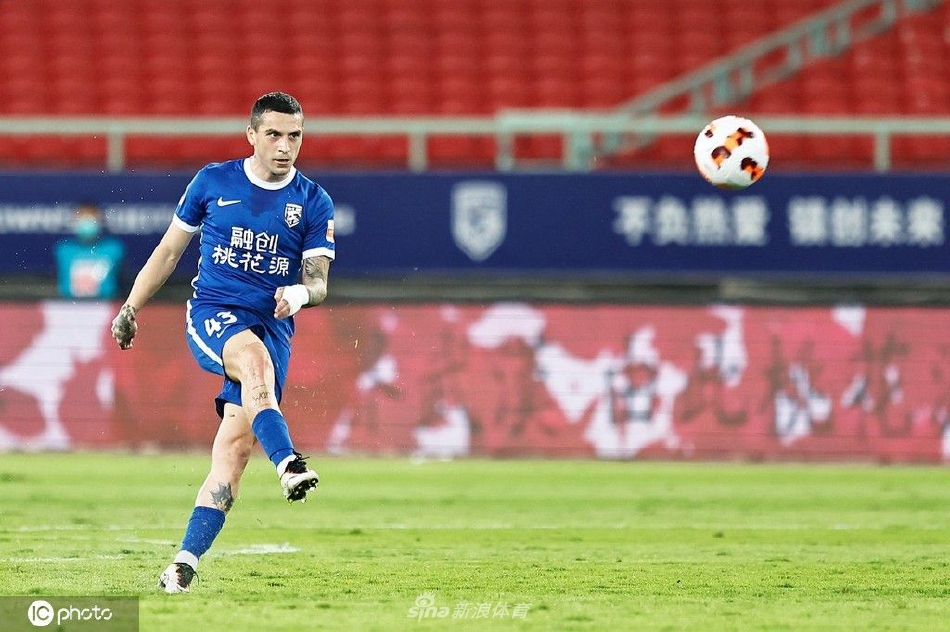 [中超]武汉三镇4-0大连人