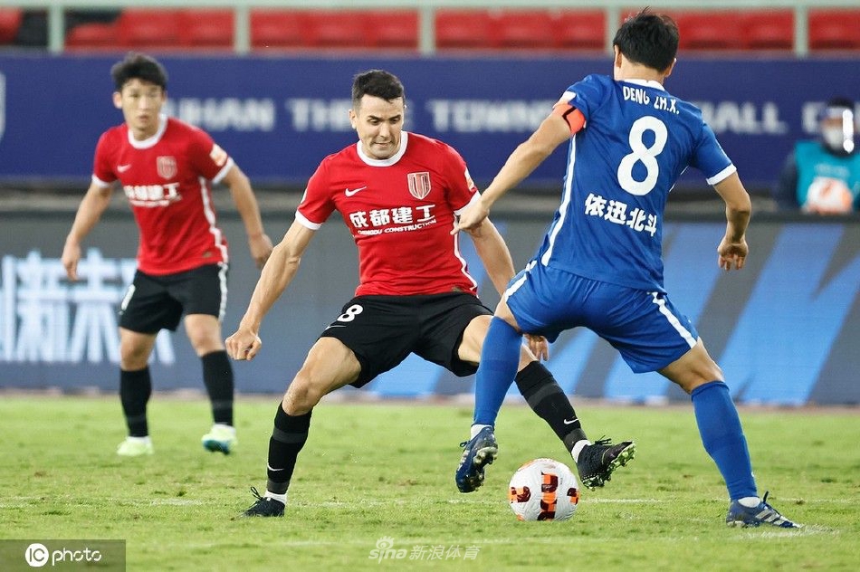 [中超]武汉三镇0-1成都蓉城