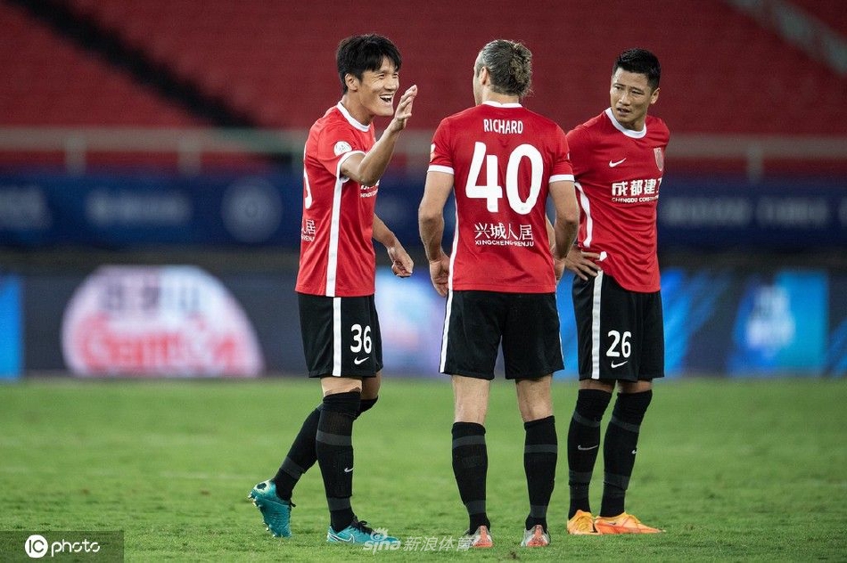 [中超]武汉三镇0-1成都蓉城