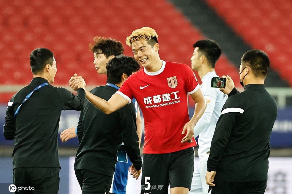 [中超]武汉三镇0-1成都蓉城