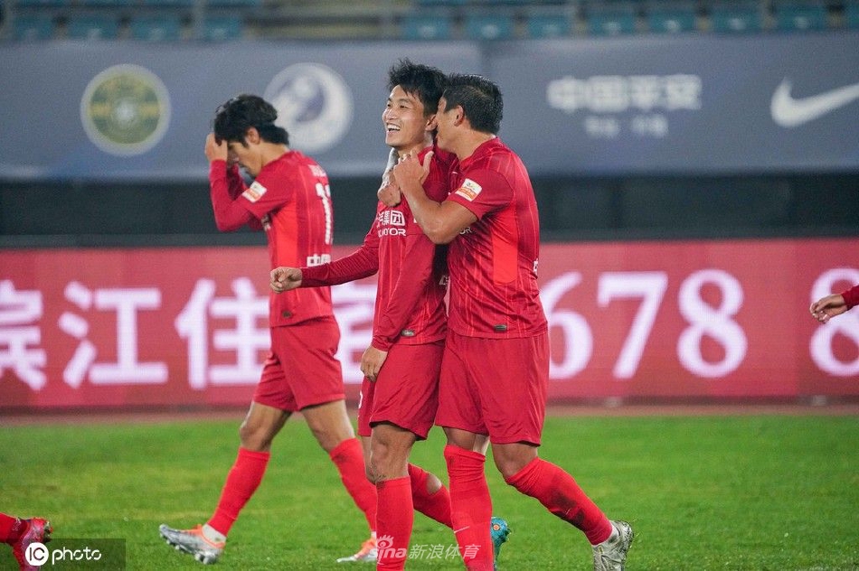 [中超]上海海港2-0沧州雄狮