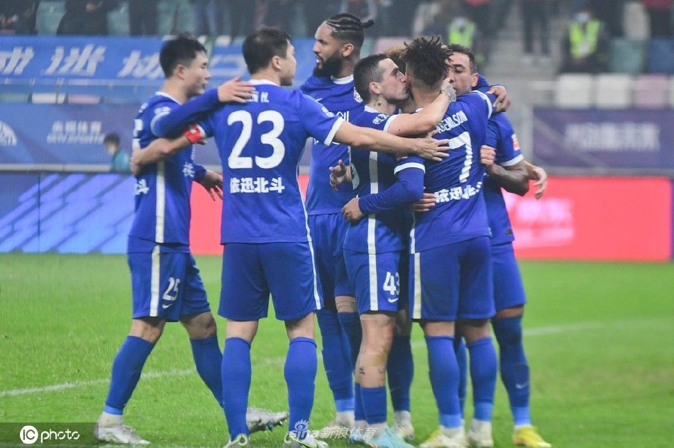 [中超]国安0-2三镇 邓涵文破门埃德米尔森点射