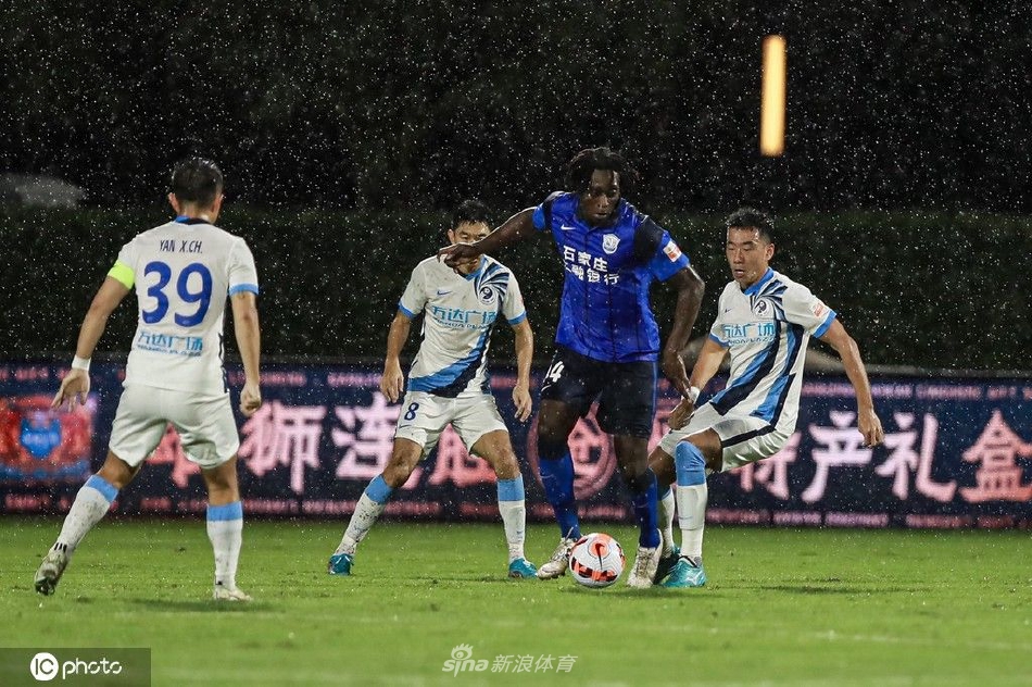 [中超]沧州雄狮1-1大连人