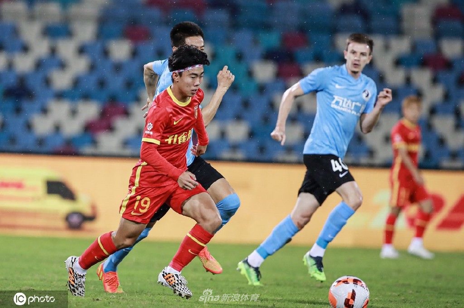 [中超]河北队1-4大连人