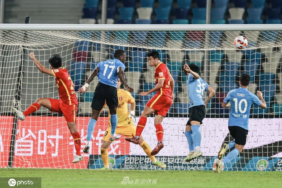 [中超]河北队1-4大连人