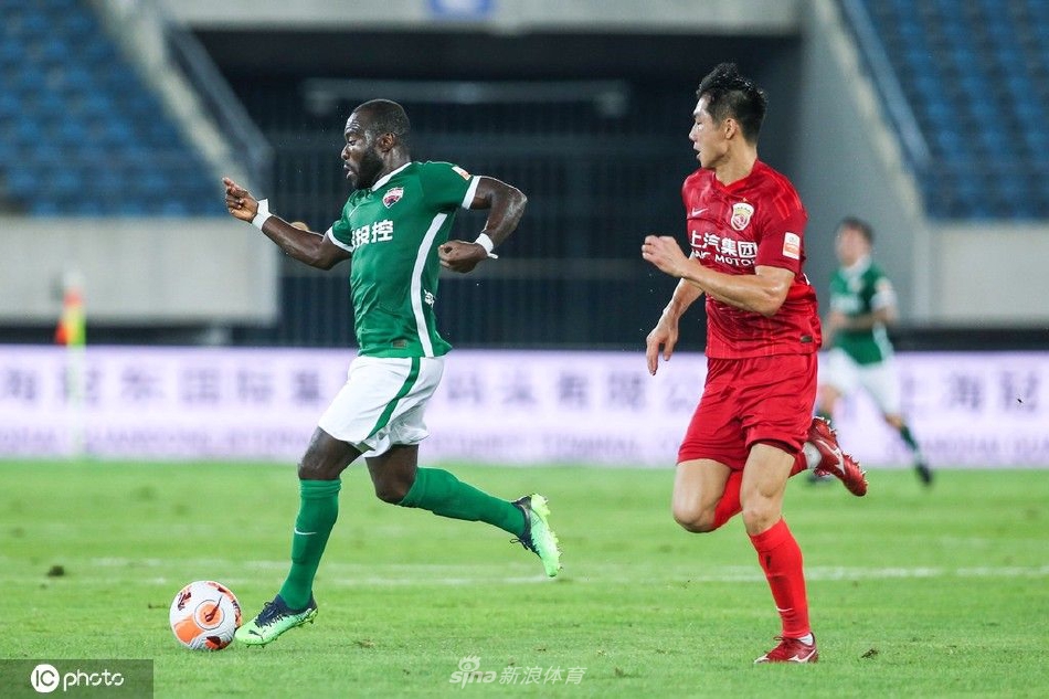 [中超联赛]上海海港2-0深圳队