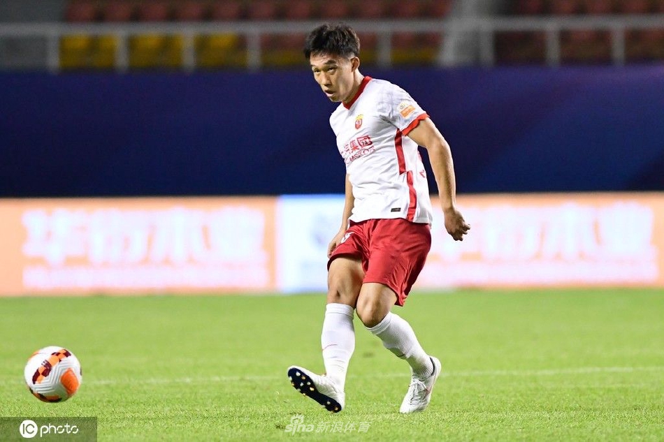 上海海港后卫贺惯租借加盟长春亚泰
