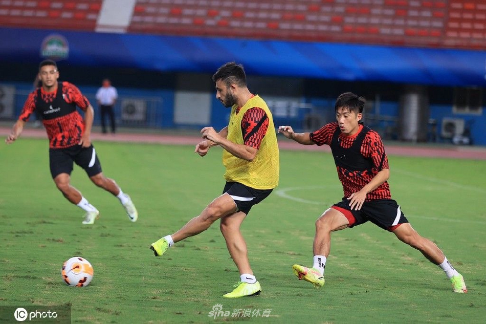 上海海港备战训练