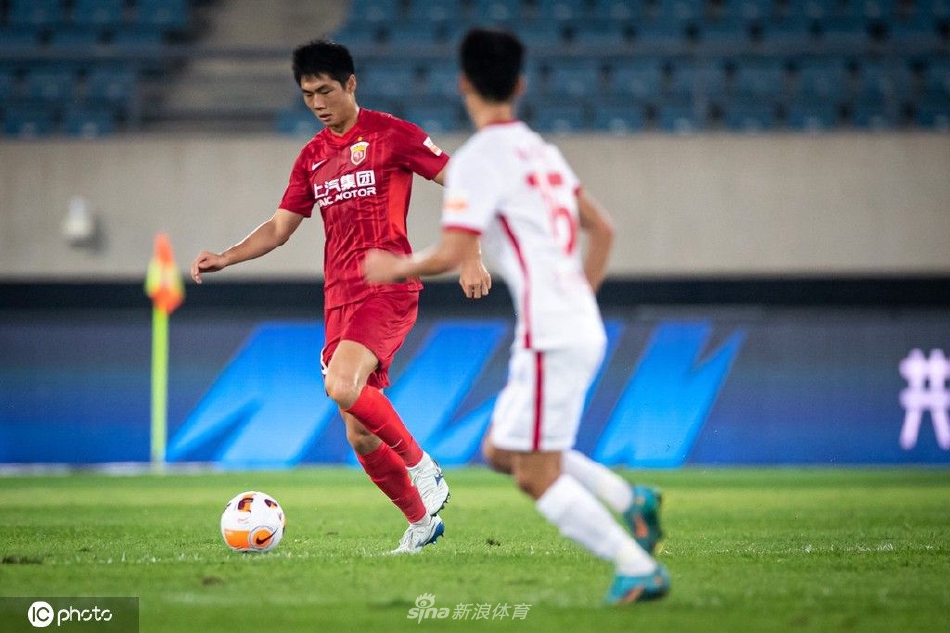 [中超联赛]海港3-0成都 武磊梅开二度