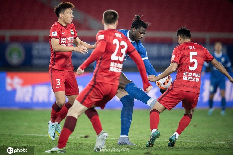 [中超]武汉三镇1-3河南嵩山龙门