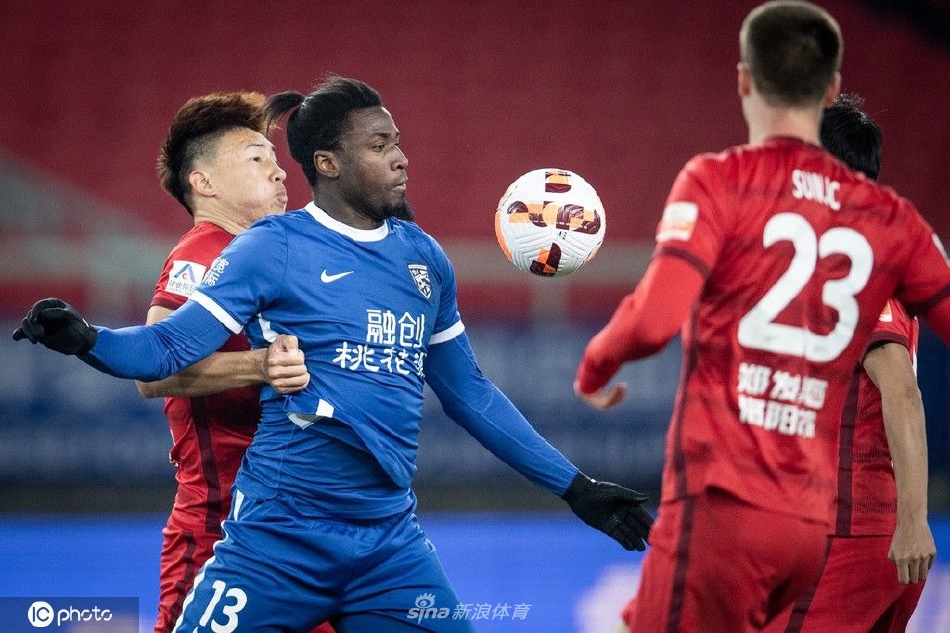 [中超]武汉三镇1-3河南嵩山龙门