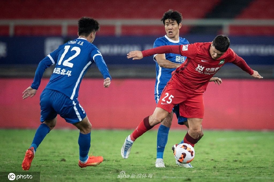 [中超]武汉三镇1-3河南嵩山龙门