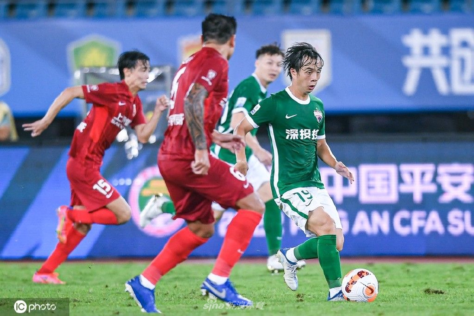 [中超联赛]上海海港2-0深圳队
