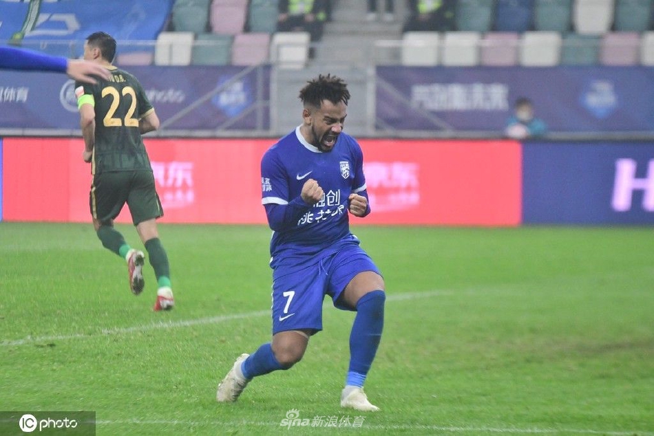 [中超]国安0-2三镇 邓涵文破门埃德米尔森点射