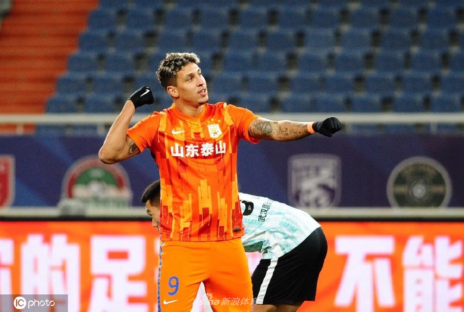 [中超]山东泰山5-0武汉长江