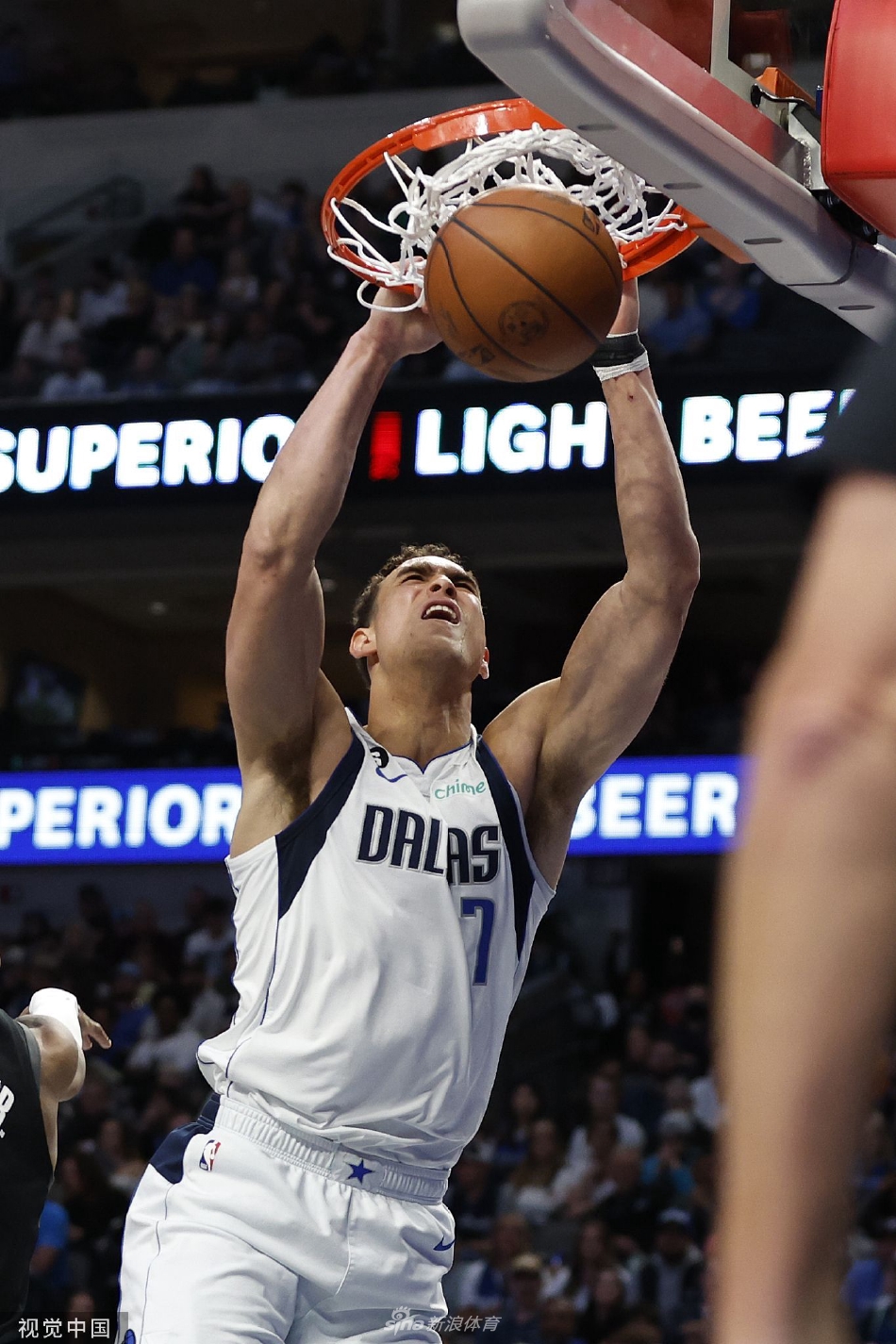 [NBA]独行侠129-114火箭 东契奇大三双