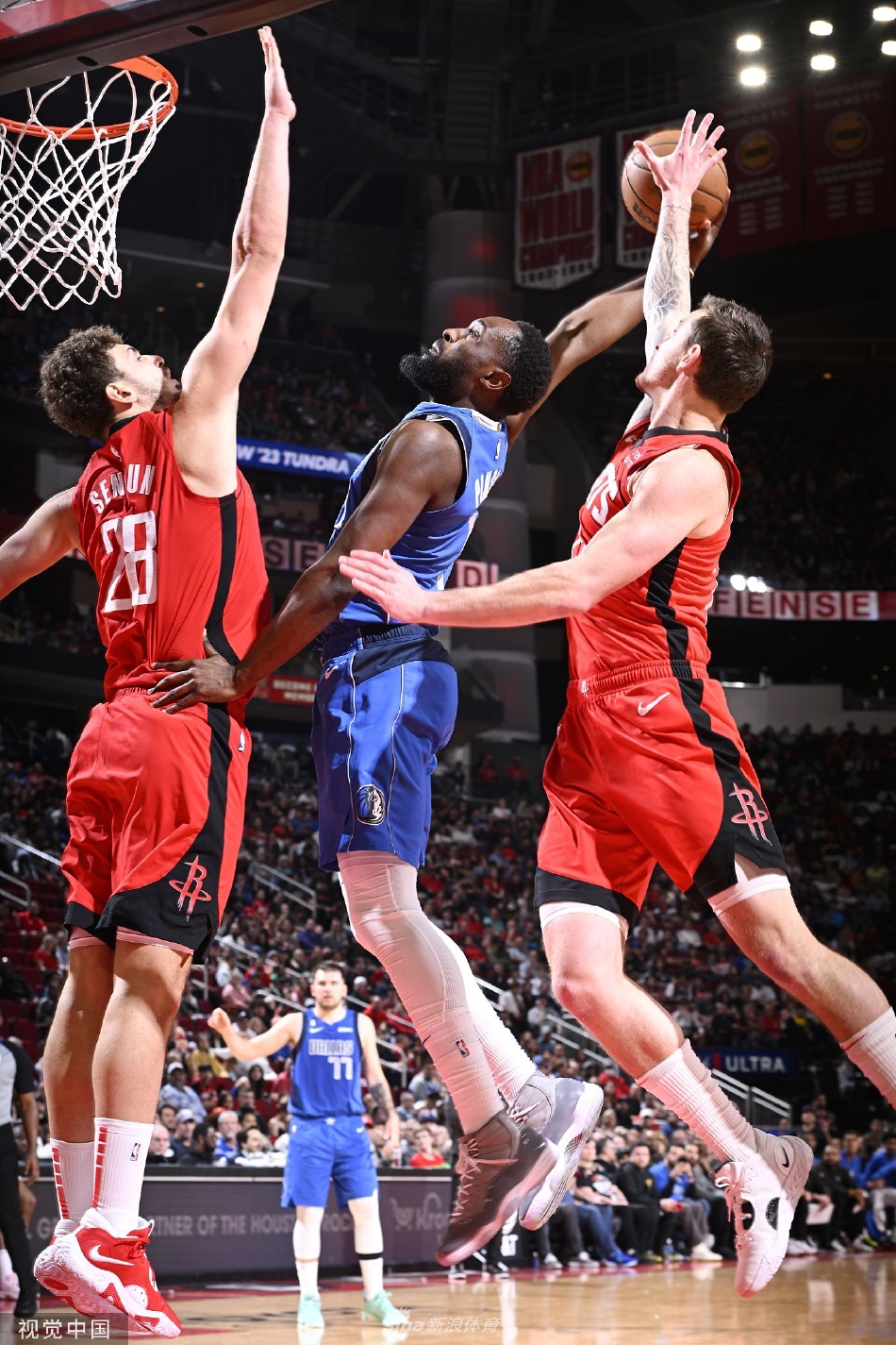 [NBA]独行侠111-106击落火箭 东契奇39分