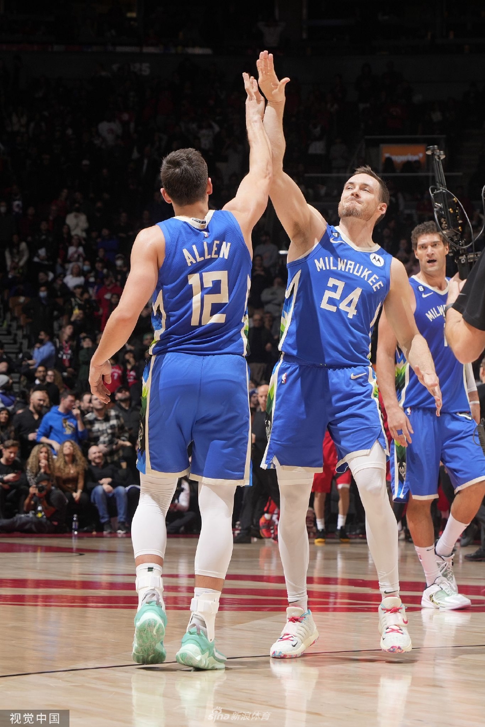 [NBA]雄鹿加时104-101猛龙 字母哥三双