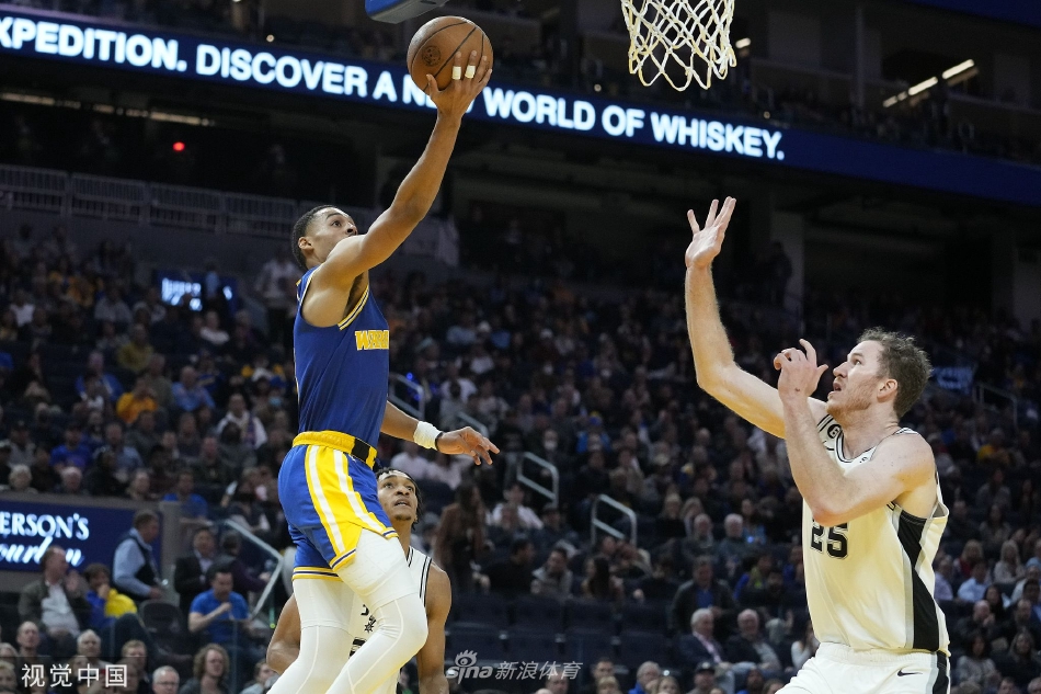 [NBA]勇士132-95大胜马刺 普尔36分库里三节16+5+5