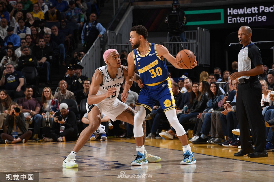 [NBA]勇士132-95大胜马刺 普尔36分库里三节16+5+5