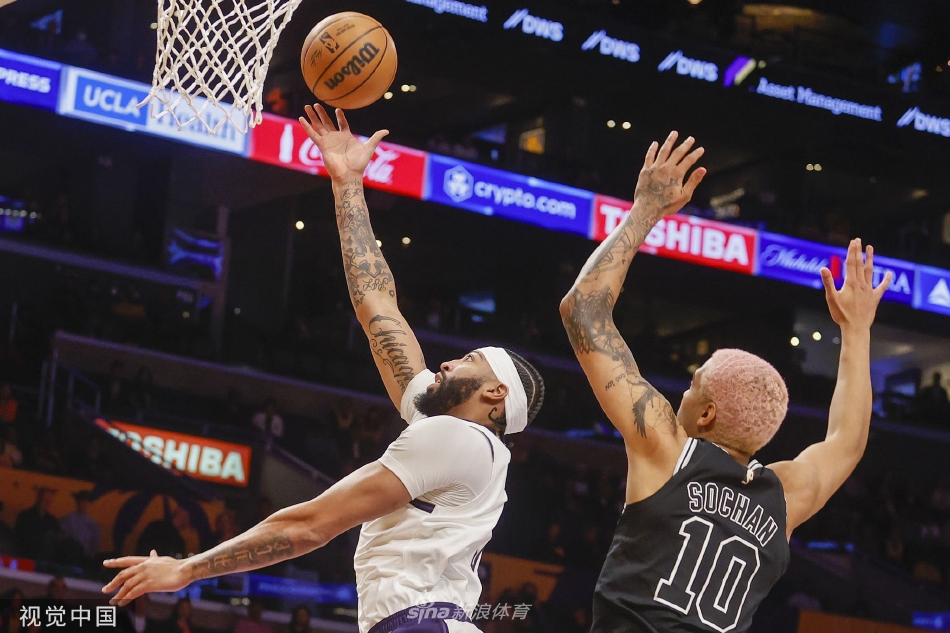 [NBA]湖人123-92大破马刺 浓眉30+18