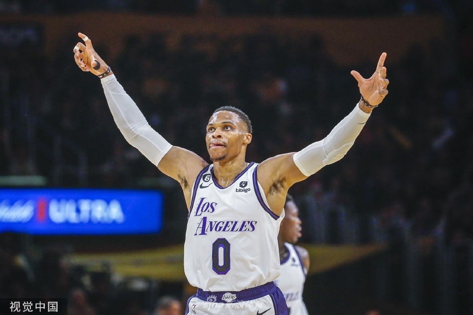 [NBA]湖人123-92大破马刺 浓眉30+18