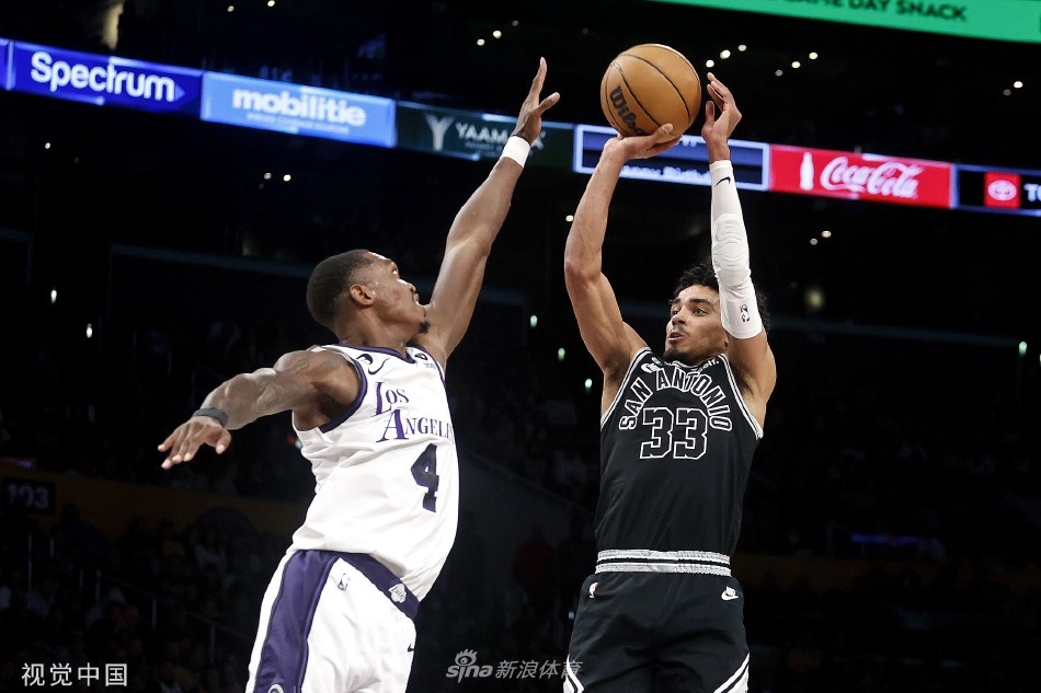 [NBA]湖人123-92大破马刺 浓眉30+18