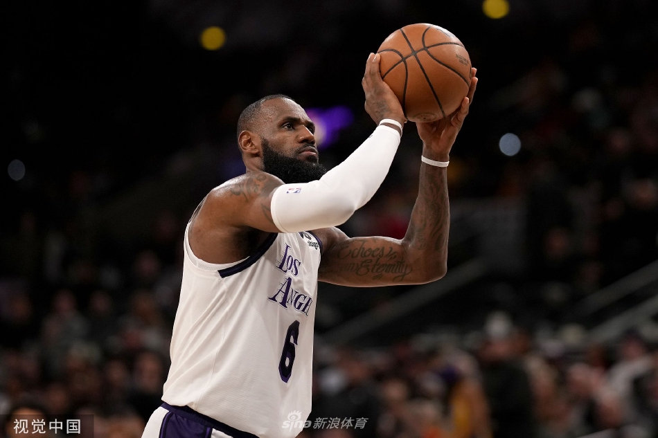 [NBA]湖人143-138马刺 詹姆斯39+11威少11+8+6