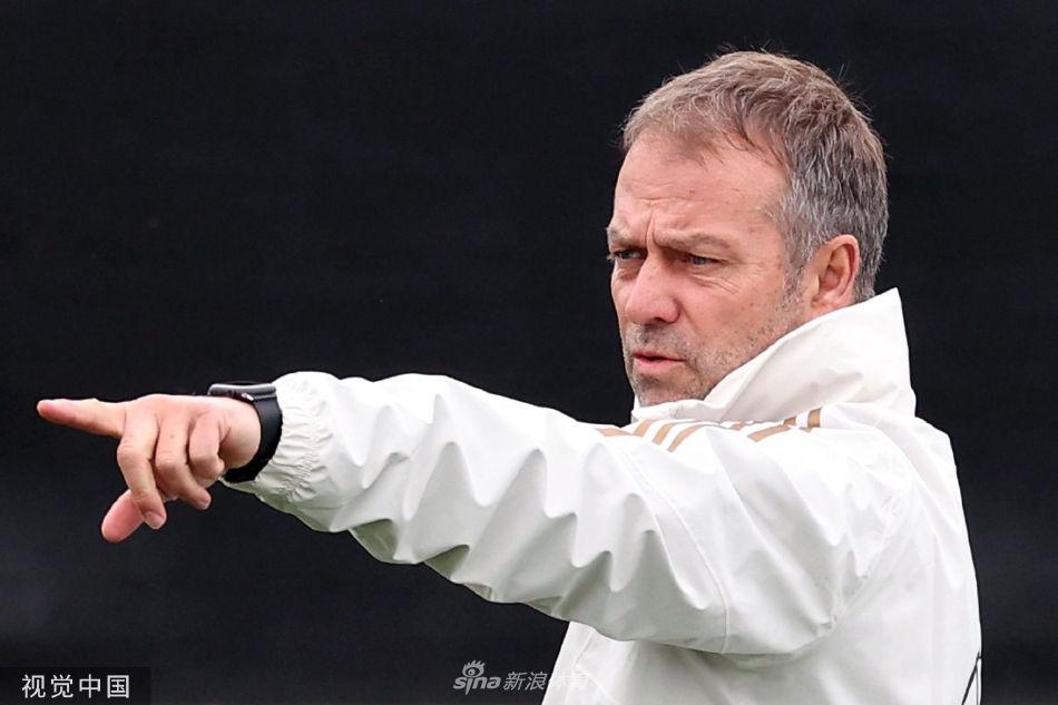 或搭载V8发念头 新款AMG SL测试谍照曝光_ZAKER新闻