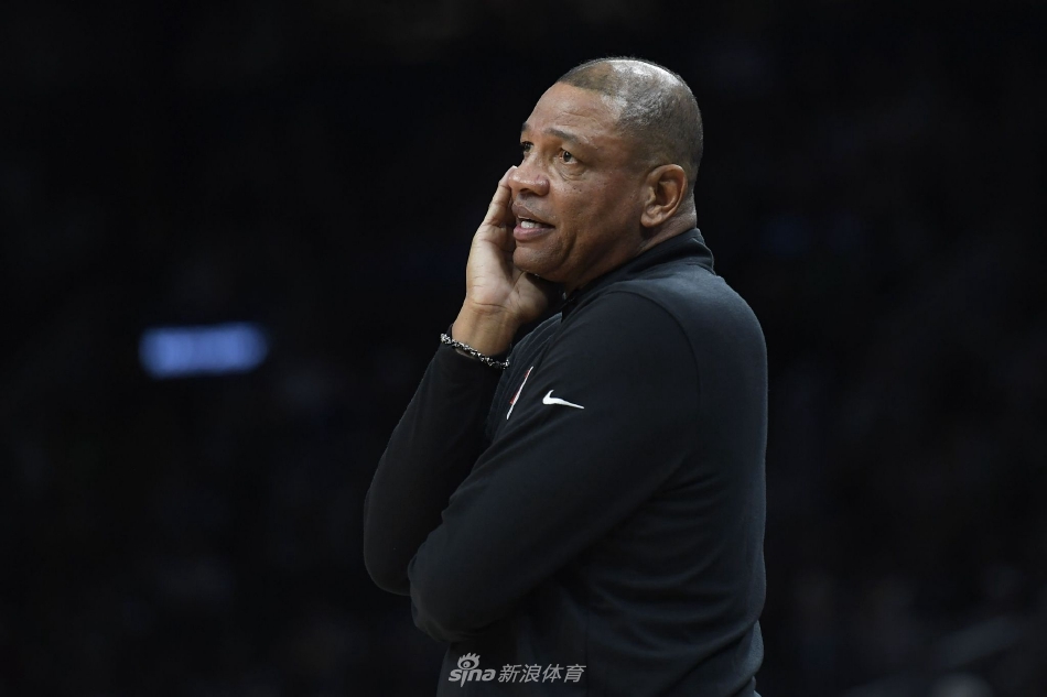 江西赣江新区：龙头岗综合码头作业忙