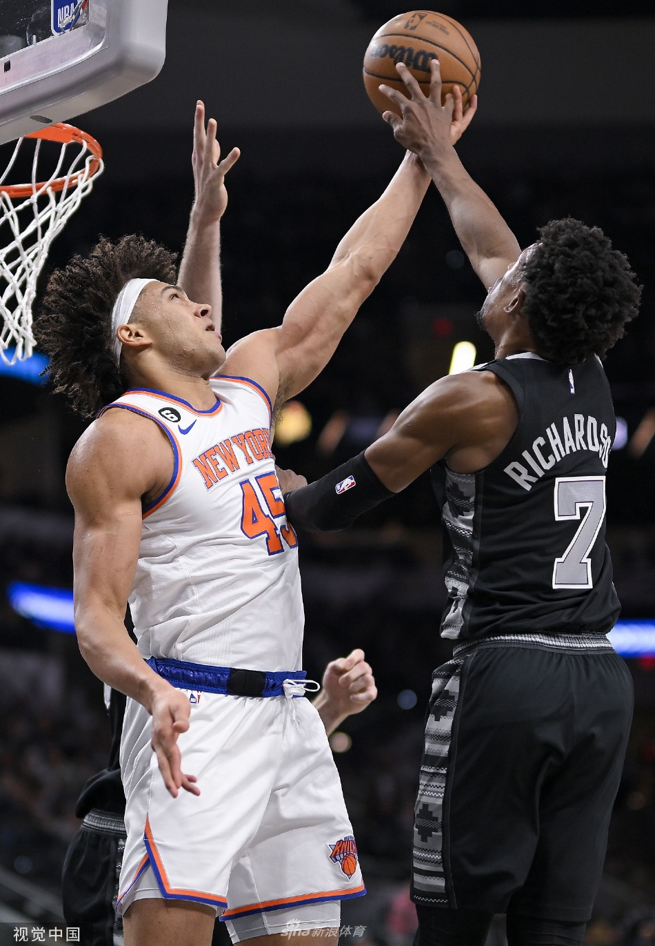 [NBA]马刺122-115尼克斯 约翰逊30分