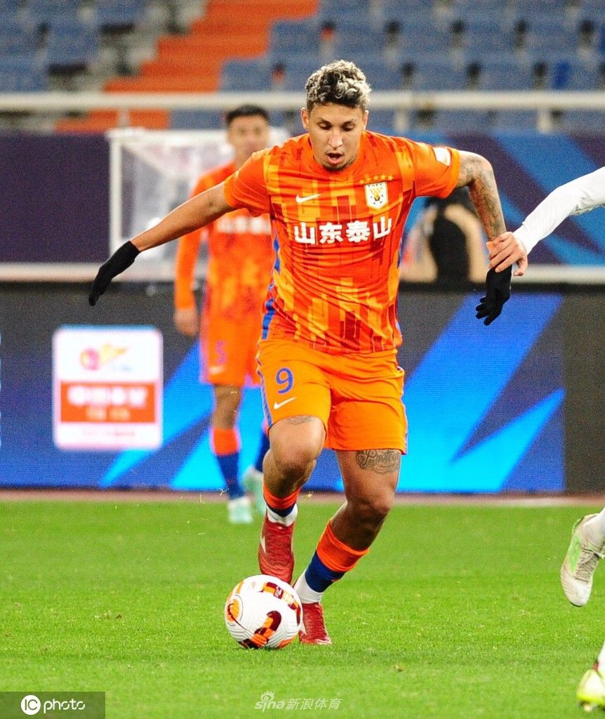 [中超]山东泰山5-0武汉长江