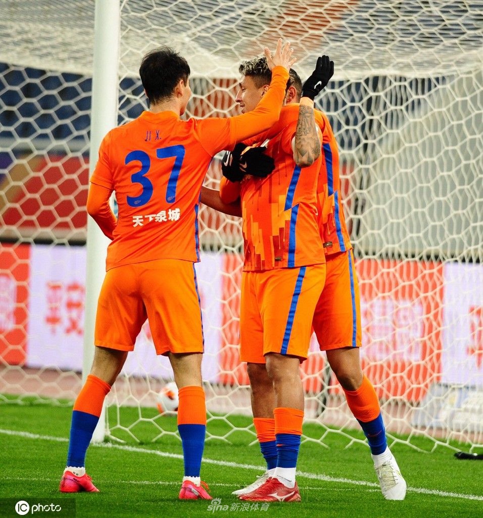 [中超]山东泰山5-0武汉长江