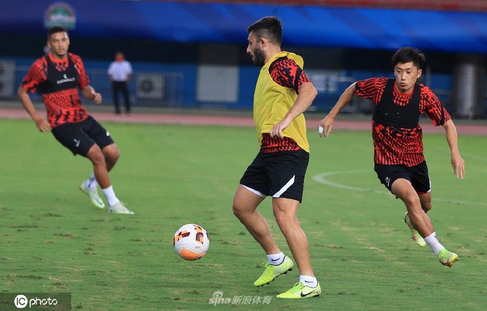 上海海港备战训练