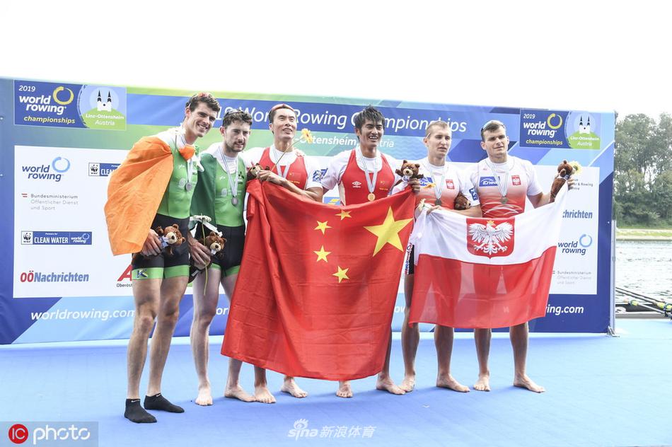 赛艇世锦赛张亮/刘治宇夺冠