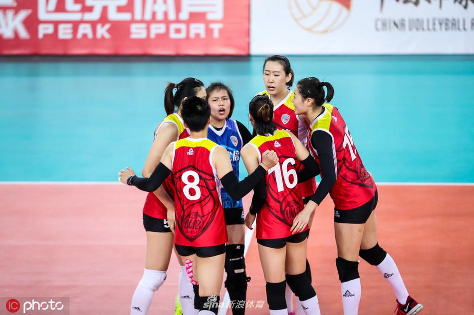 女排全锦赛八一队夺冠