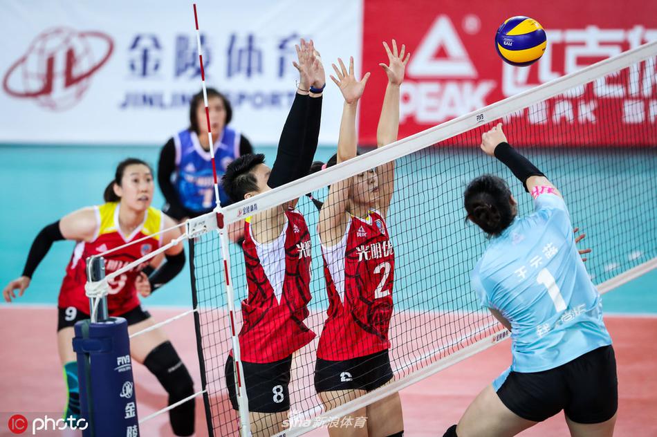 女排全锦赛八一队夺冠
