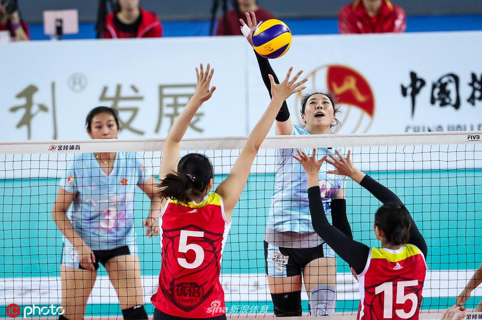 女排全锦赛八一队夺冠