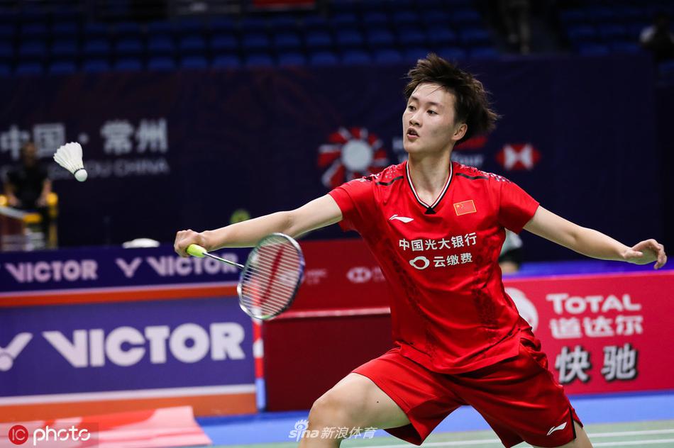 中羽赛陈雨菲2-0邓璇