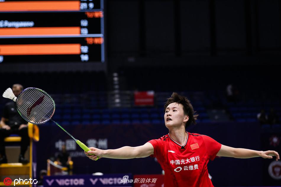 中羽赛陈雨菲2-0邓璇