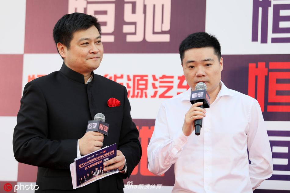 丁俊晖领衔众星亮相中锦赛红毯