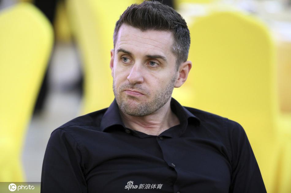 丁俊晖领衔出席世界公开赛活动