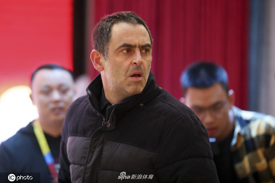 丁俊晖领衔出席世界公开赛活动