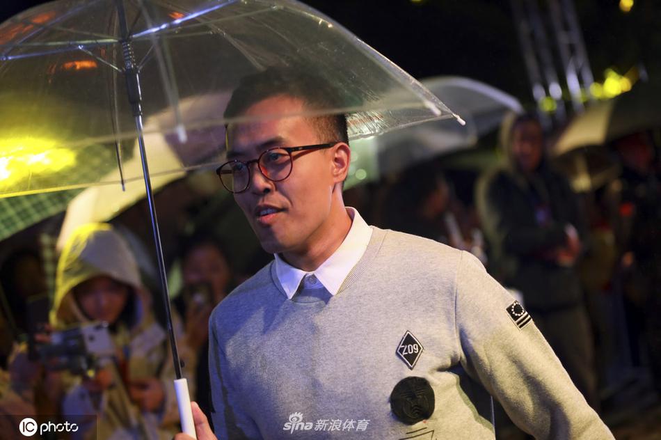 丁俊晖领衔出席世界公开赛活动