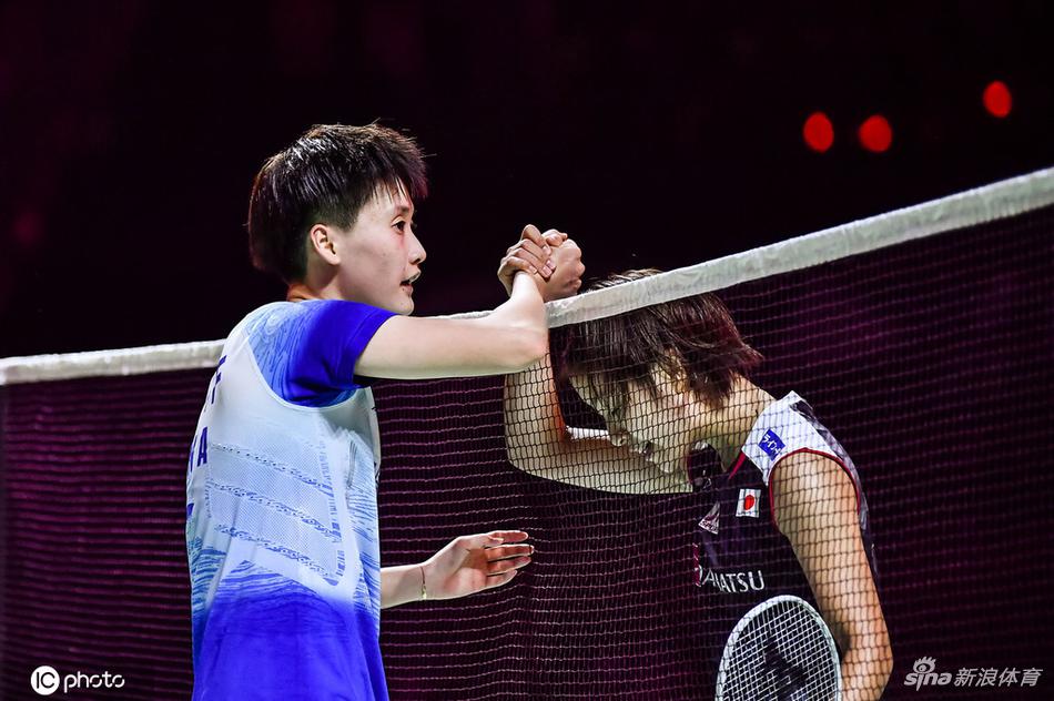 福州赛陈雨菲2-1奥原希望夺冠