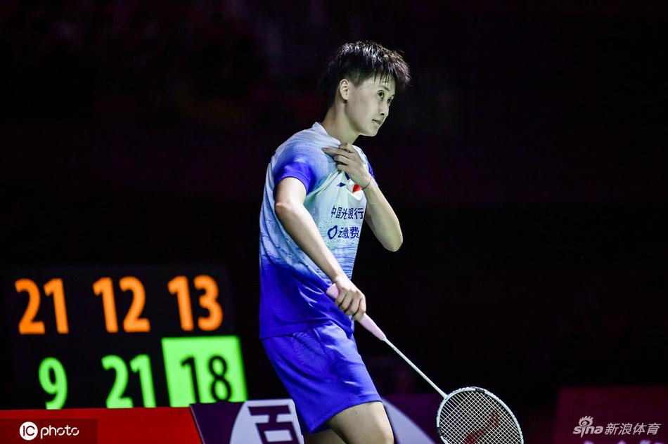福州赛陈雨菲2-1奥原希望夺冠