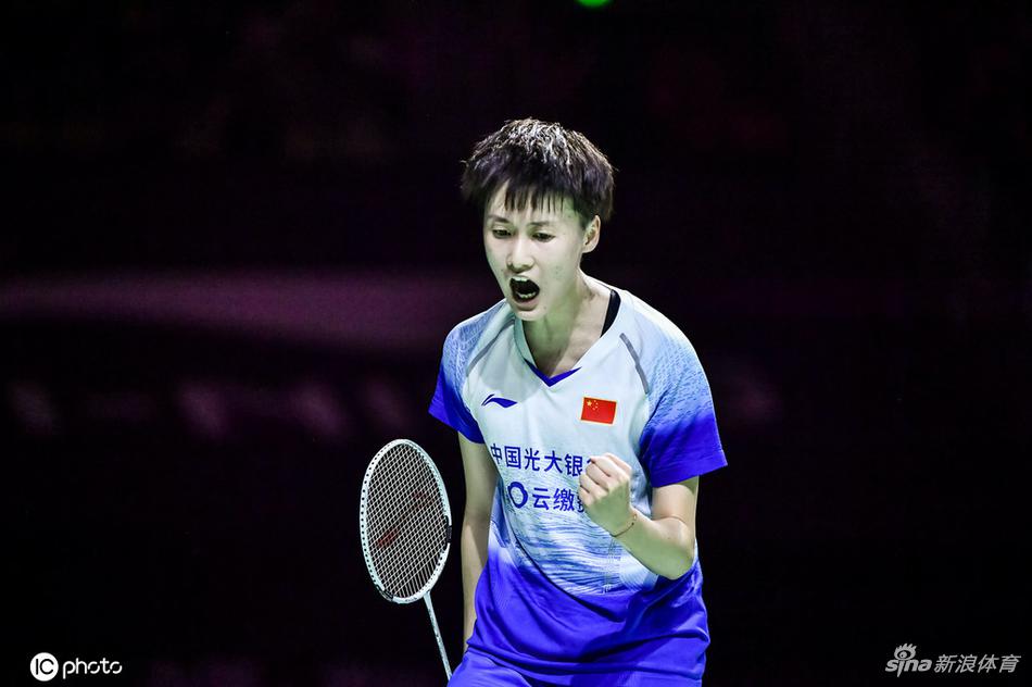 福州赛陈雨菲2-1奥原希望夺冠